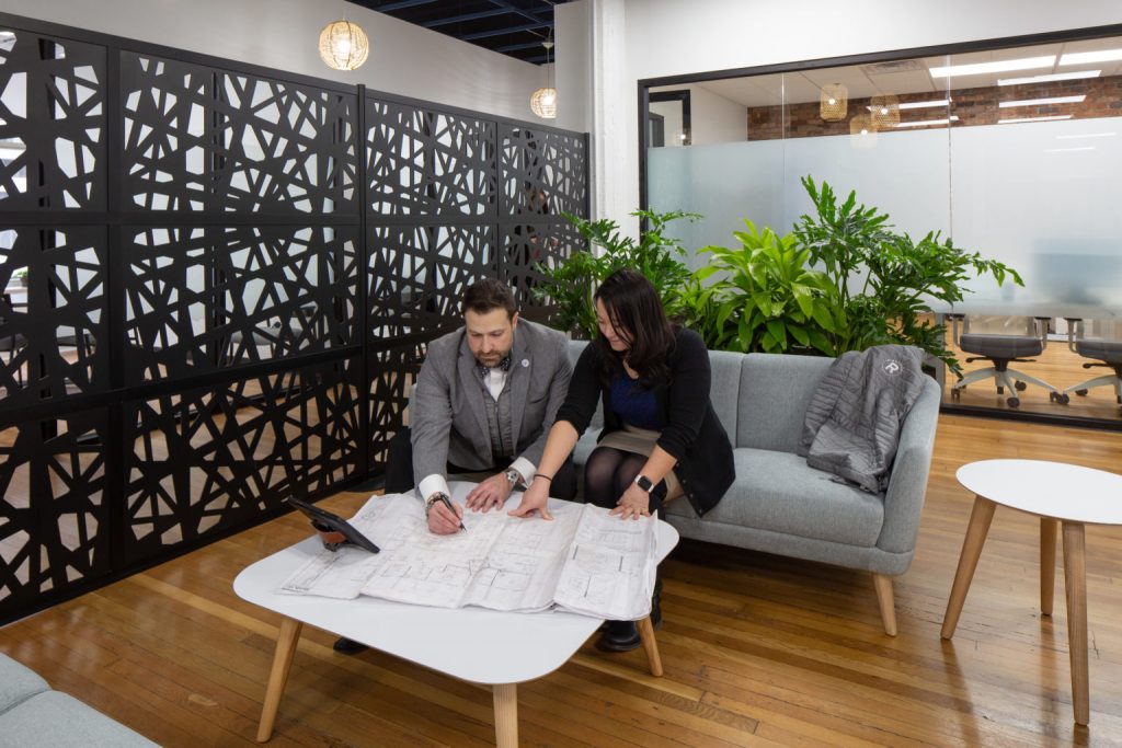 chicago-office-furniture-lounge-people-planning